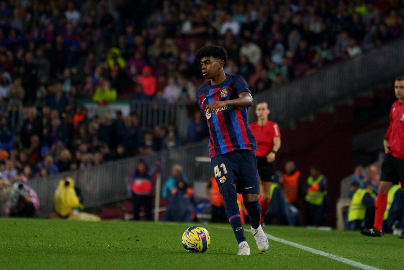 开云棋牌-TheShy新星重要助攻表现突出，巴塞罗那前途光明！赛场气氛高涨-开云棋牌